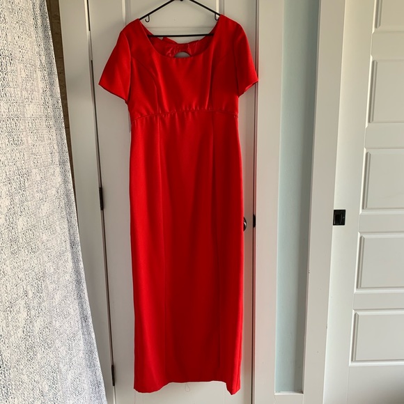 Lovely red formal dress - Picture 2 of 4